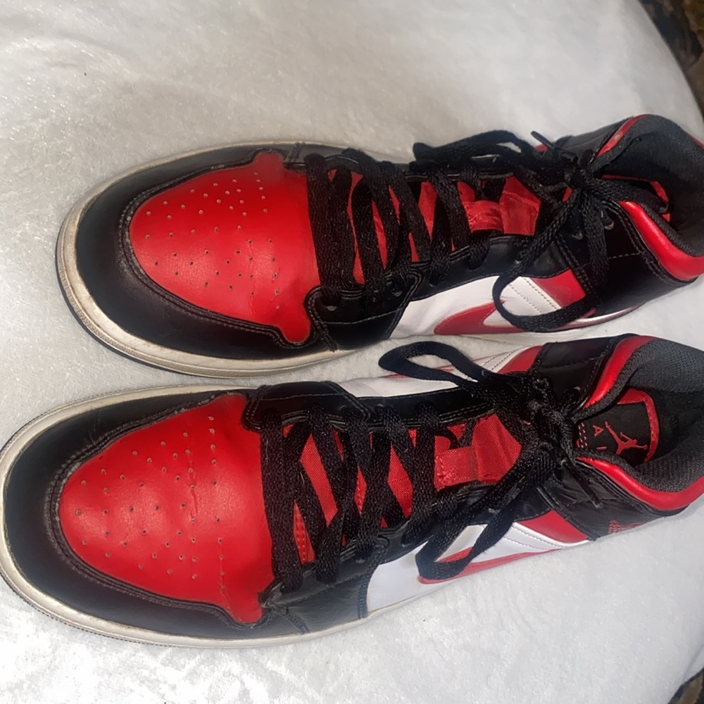 Men’s Jordan 1 Mid Gym Red Black White Sneakers Size 13 - Picture 7 of 8